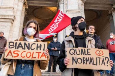 Scuola, al via gli Stati Generali a Roma. Studenti in protesta da tutta Italia