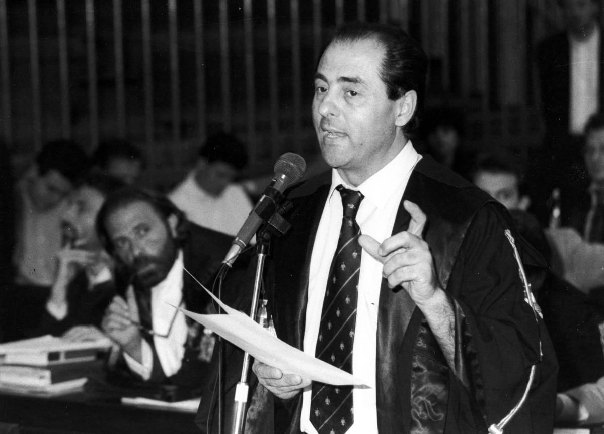 Tangentopoli, 30 anni da Mani Pulite: l’Italia è ferma al 17 febbraio 1992 Tangentopoli, 30 anni da Mani Pulite: l’Italia è ferma al 17 febbraio 1992