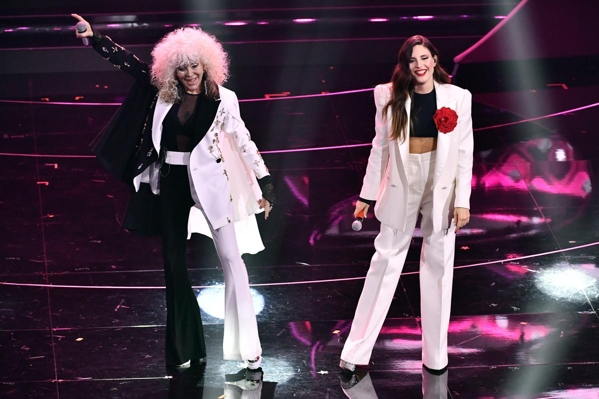 Ditonellapiaga: abbraccio col pubblico e tour estivo: “Questione di Chimica”