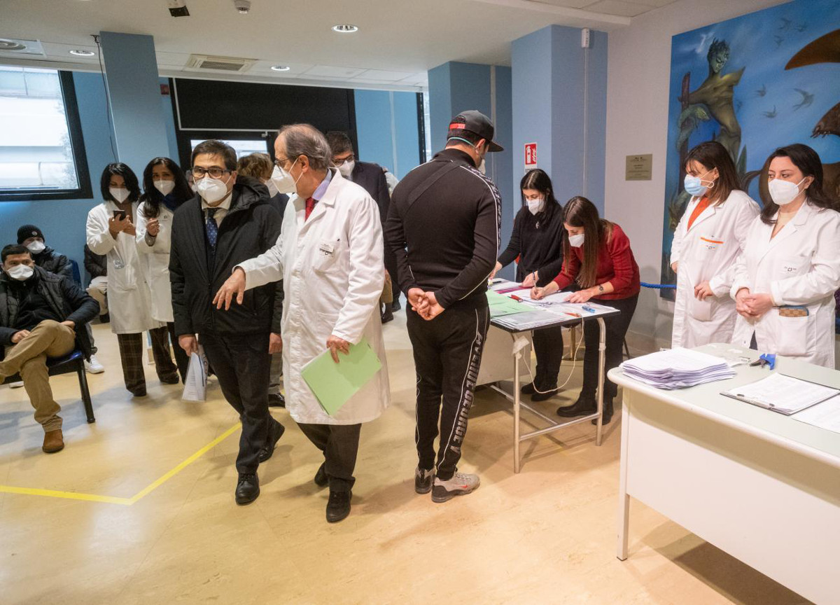 Vaccini, subito la quarta dose per i più fragili. Un nuovo segnale d’allarme Vaccini, subito la quarta dose per i più fragili. Un nuovo segnale d’allarme