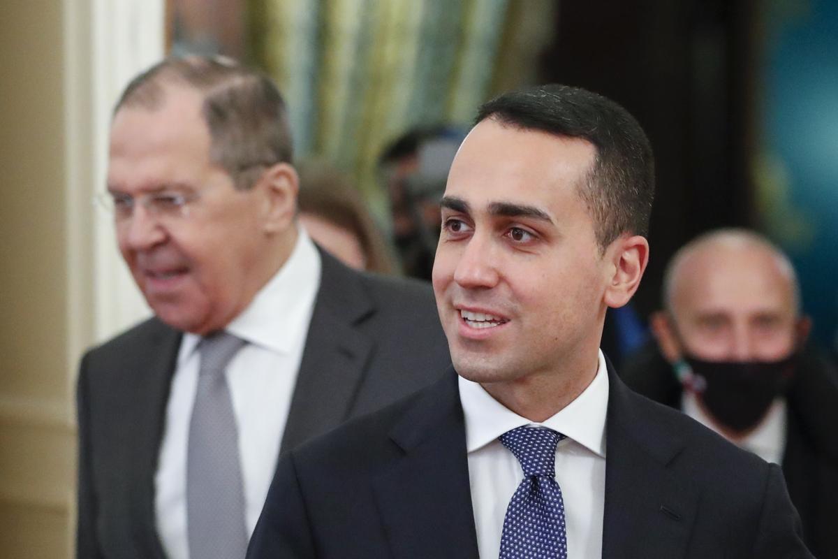 Di Maio a Mosca incontra Lavrov: “Risolvere con diplomazia, evitare sanzioni” Di Maio a Mosca incontra Lavrov: “Risolvere con diplomazia, evitare sanzioni”