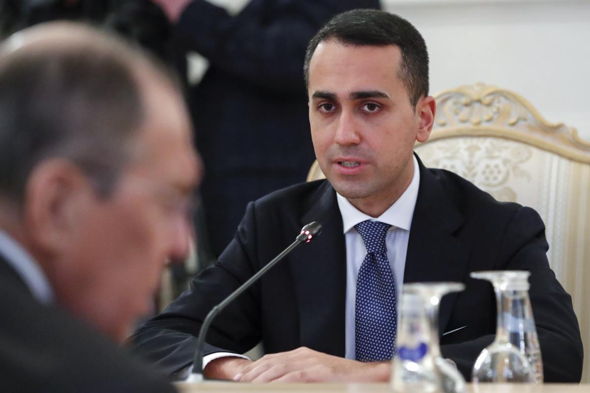 Di Maio a Mosca incontra Lavrov: “Risolvere con diplomazia, evitare sanzioni” Di Maio a Mosca incontra Lavrov: “Risolvere con diplomazia, evitare sanzioni”