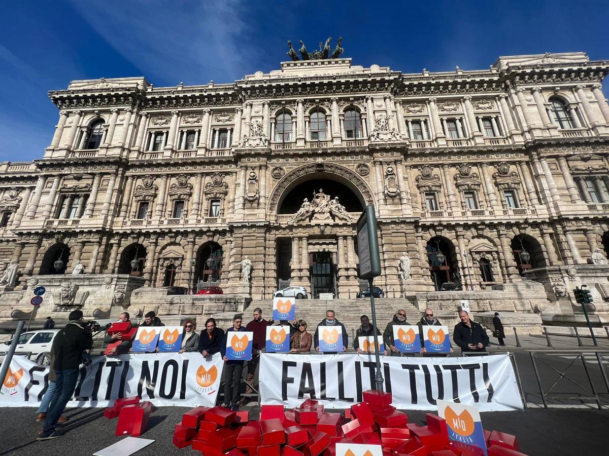 Covid, settore Horeca in crisi profonda: le imprese scendono in piazza a Roma Covid, settore Horeca in crisi profonda: le imprese scendono in piazza a Roma