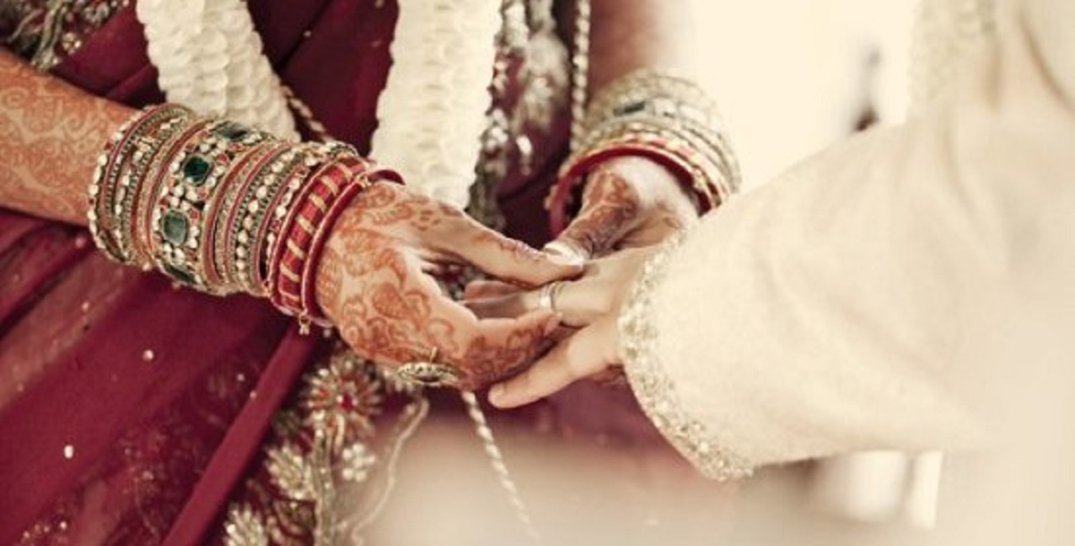 India, durante le nozze una lastra cede e cadono in un pozzo: morte 13 donne India, durante le nozze una lastra cede e cadono in un pozzo: morte 13 donne