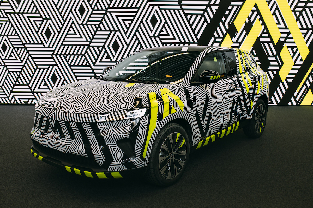 Nuovo Renault Austral:quando il camouflage diventa arte Nuovo Renault Austral:quando il camouflage diventa arte