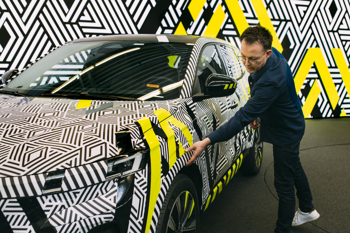 Nuovo Renault Austral:quando il camouflage diventa arte Nuovo Renault Austral:quando il camouflage diventa arte