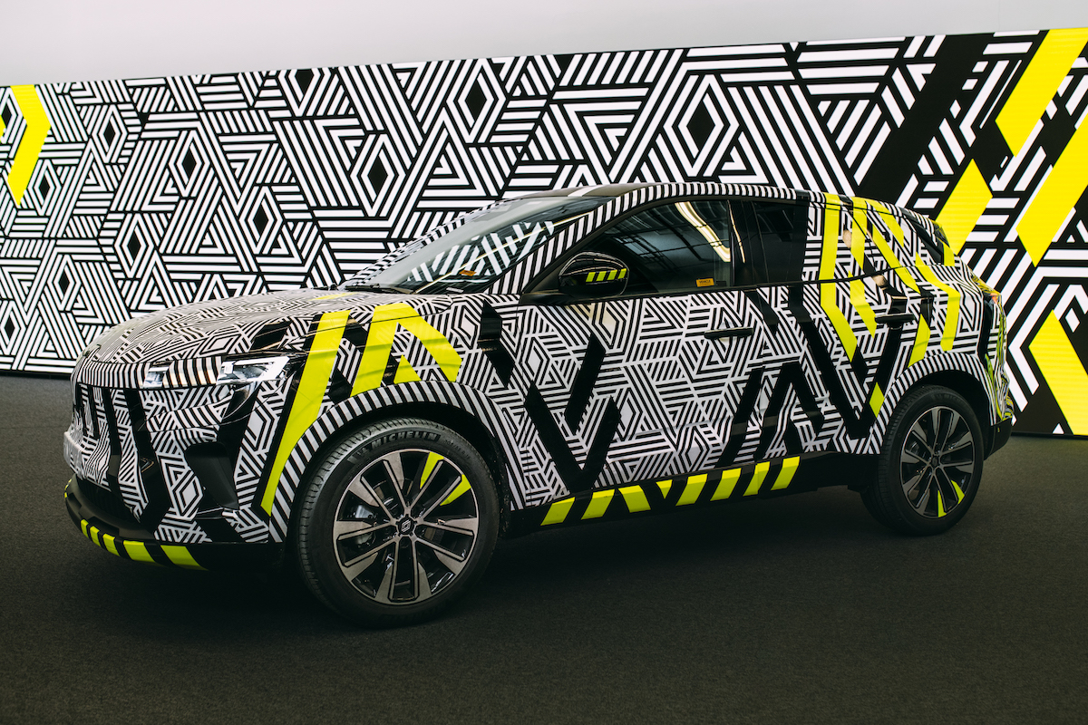Nuovo Renault Austral:quando il camouflage diventa arte Nuovo Renault Austral:quando il camouflage diventa arte