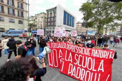 Manifestazione scuola, gli studenti in piazza a Roma: “Non si può morire così”