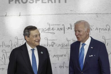 Ucraina, colloquio Biden-Draghi: gravi costi economici se la Russia invade