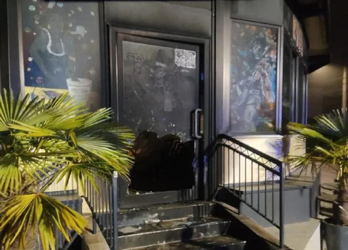 Brescia, denuncia baby gang alle Iene. Dopo pochi minuti il suo bar a fuoco Brescia, denuncia baby gang alle Iene. Dopo pochi minuti il suo bar a fuoco