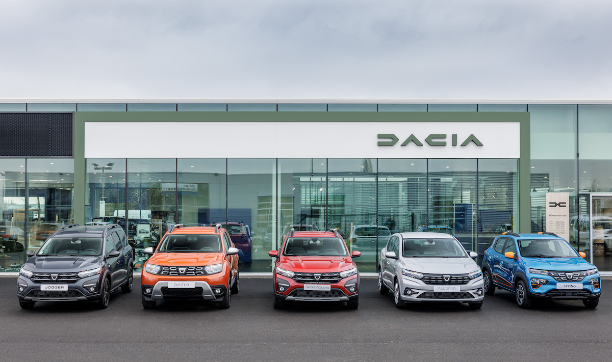 Dacia: nuovo volto alle concessionarie