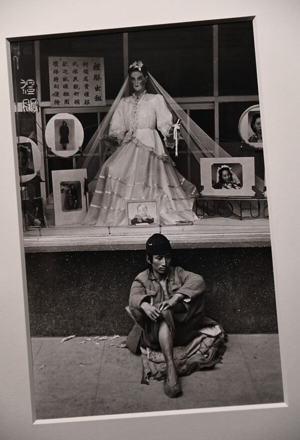 Henri Cartier-Bresson, Cina 1948-49 | 1958 al Mudec Photo di Milano