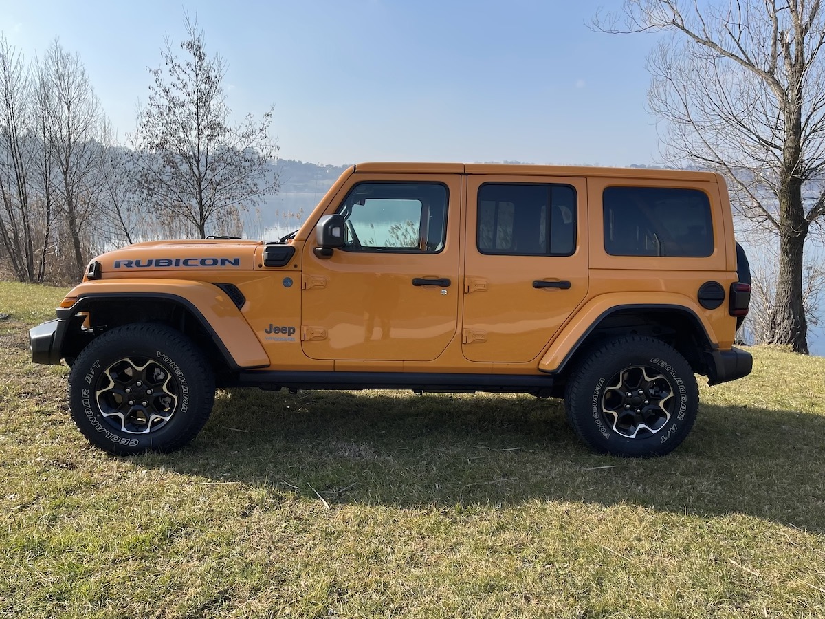 Nuova Jeep Wrangler 4xe, l’ideale per chi ama il fuoristrada
