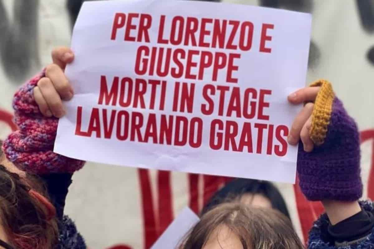 Manifestazione scuola, gli studenti in piazza a Roma: “Non si può morire così”