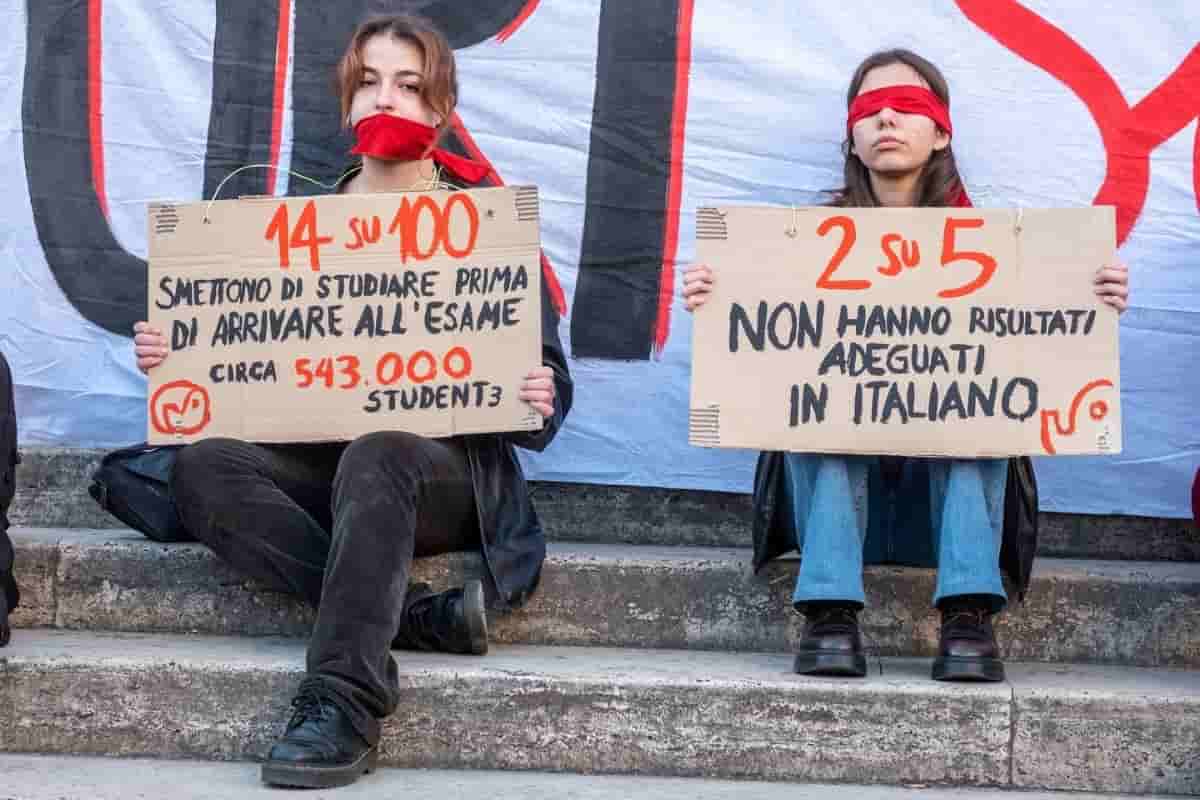 Manifestazione scuola, gli studenti in piazza a Roma: “Non si può morire così”