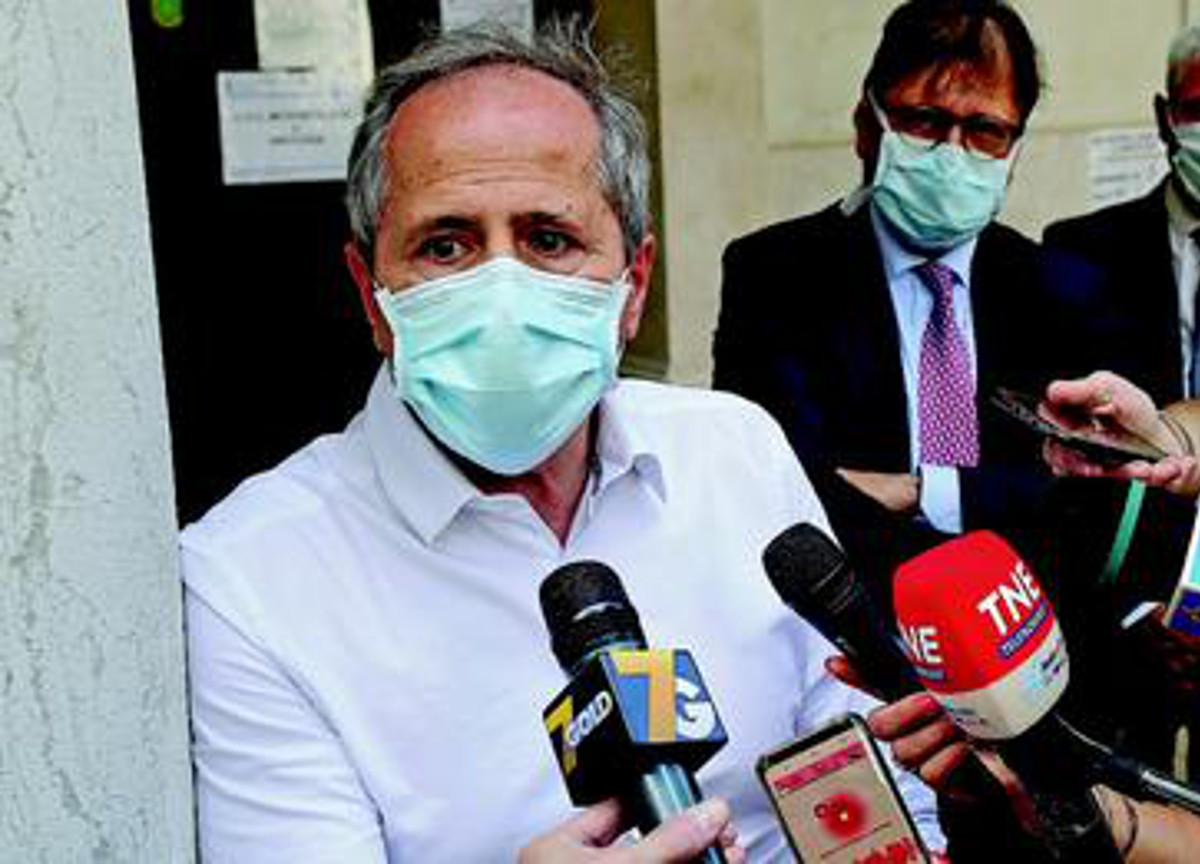 Virologi show, Crisanti si compra una villa del Seicento da 2 mln. Ha 7 bagni Virologi show, Crisanti si compra una villa del Seicento da 2 mln. Ha 7 bagni