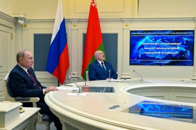 Ucraina, Cina: Mosca non violi legge. Berlino-Parigi ai connazionali: via