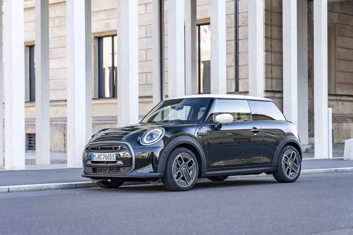 MINI Cooper SE Resolute Edition: il piacere di guida sostenibile MINI Cooper SE Resolute Edition: il piacere di guida sostenibile