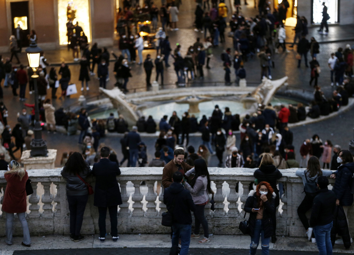 Governo, dal 1° aprile turisti senza più obblighi. Stop Green Pass per Pasqua Governo, dal 1° aprile turisti senza più obblighi. Stop Green Pass per Pasqua