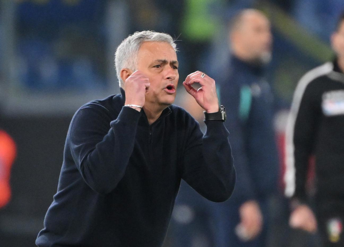 Roma, Mourinho rischia maxi squalifica. “Ti ha mandato la Juve” all’arbitro Roma, Mourinho rischia maxi squalifica. “Ti ha mandato la Juve” all’arbitro