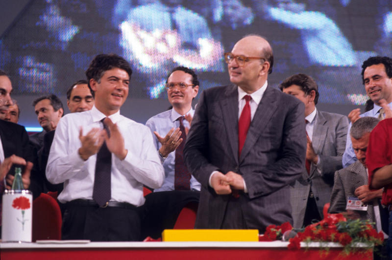 Mani Pulite, bomba di Claudio Martelli: “Fu un golpe, serve una commissione” Mani Pulite, bomba di Claudio Martelli: “Fu un golpe, serve una commissione”