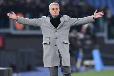 Roma, Mourinho rischia maxi squalifica. “Ti ha mandato la Juve” all’arbitro