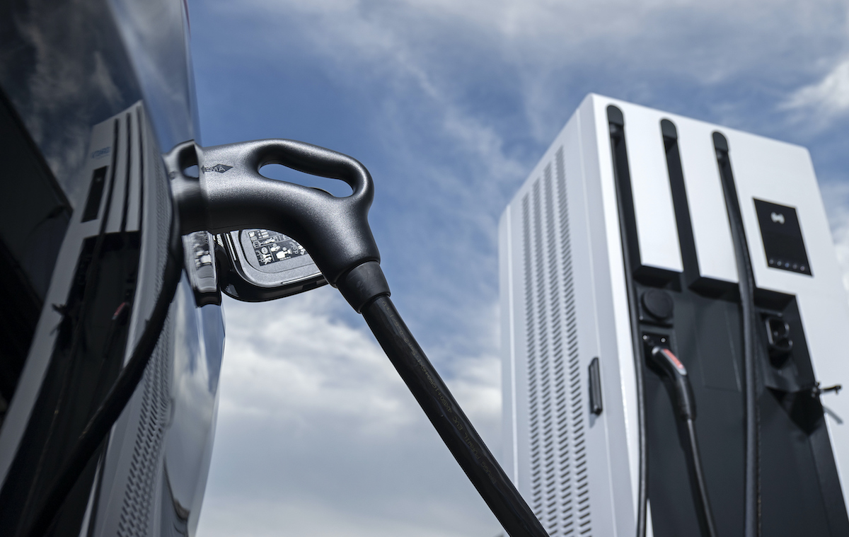 EQS e’ la prima berlina Mercedes completamente elettrica