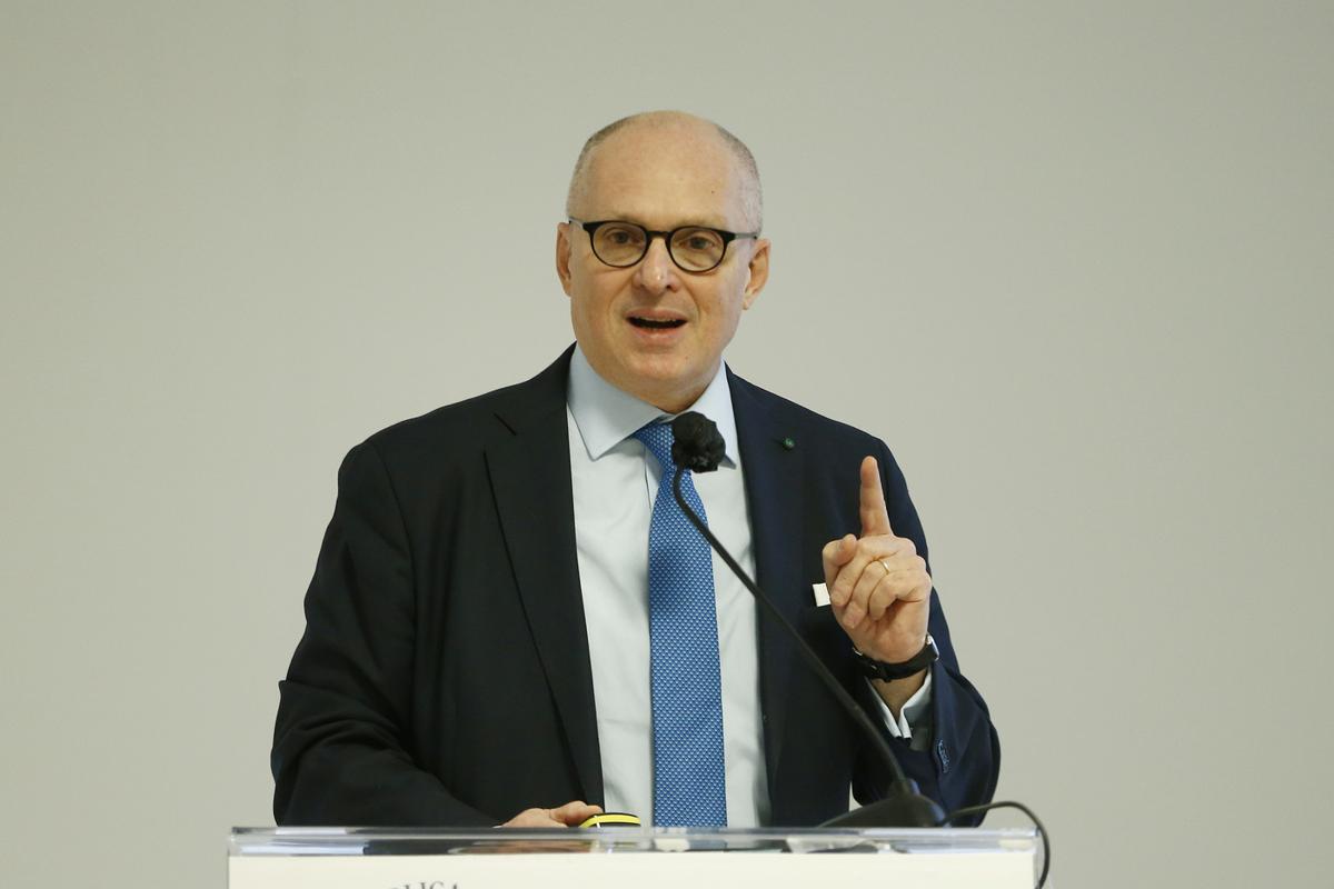 Vaccino, si ricomincia: per Ricciardi quarta dose per tutti in autunno Vaccino, si ricomincia: per Ricciardi quarta dose per tutti in autunno