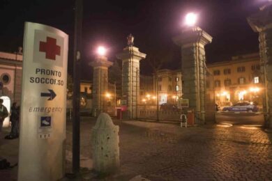 Ospedale San Camillo: ladro di guanti e citofono minaccia vigilante, arrestato