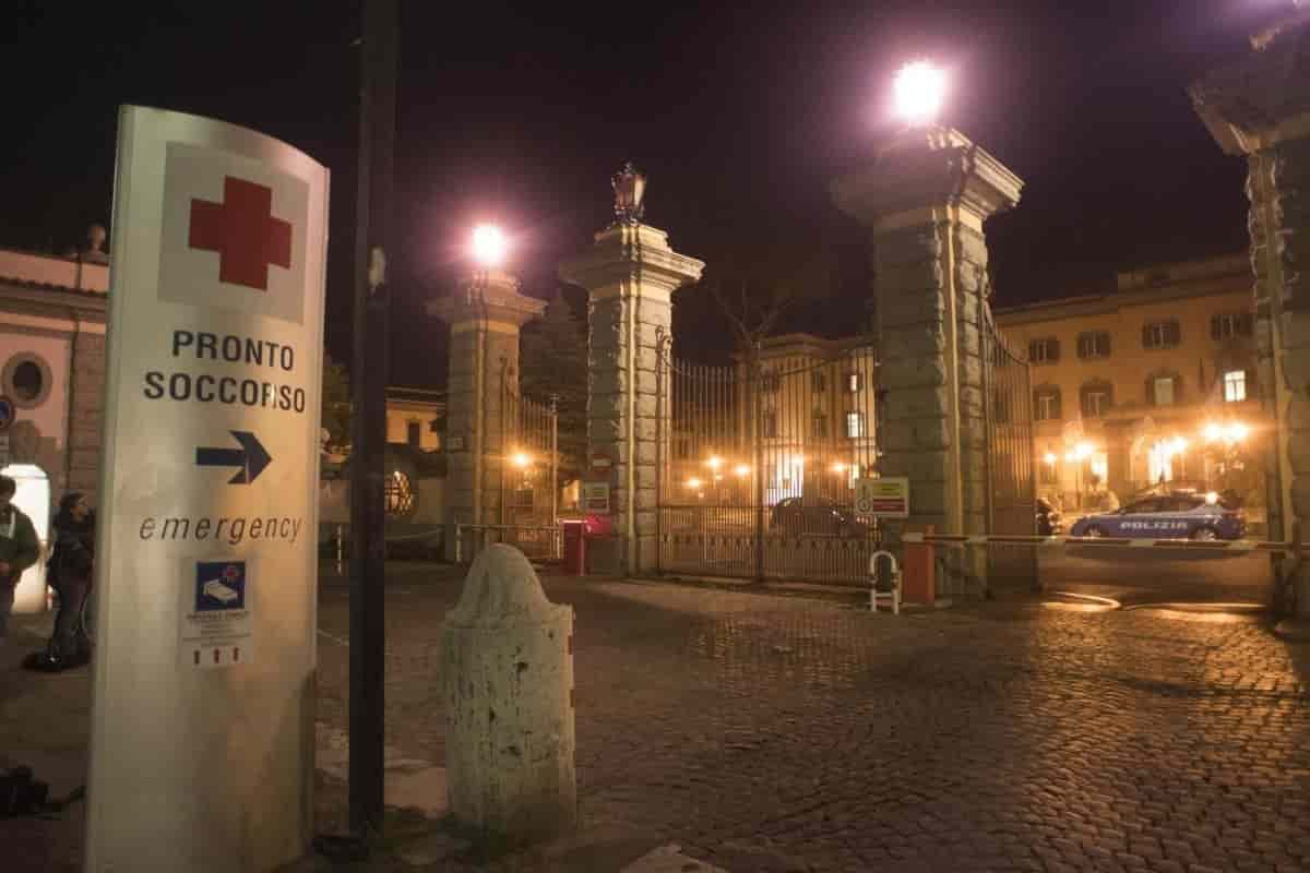 Ospedale San Camillo: ladro di guanti e citofono minaccia vigilante, arrestato Ospedale San Camillo: ladro di guanti e citofono minaccia vigilante, arrestato