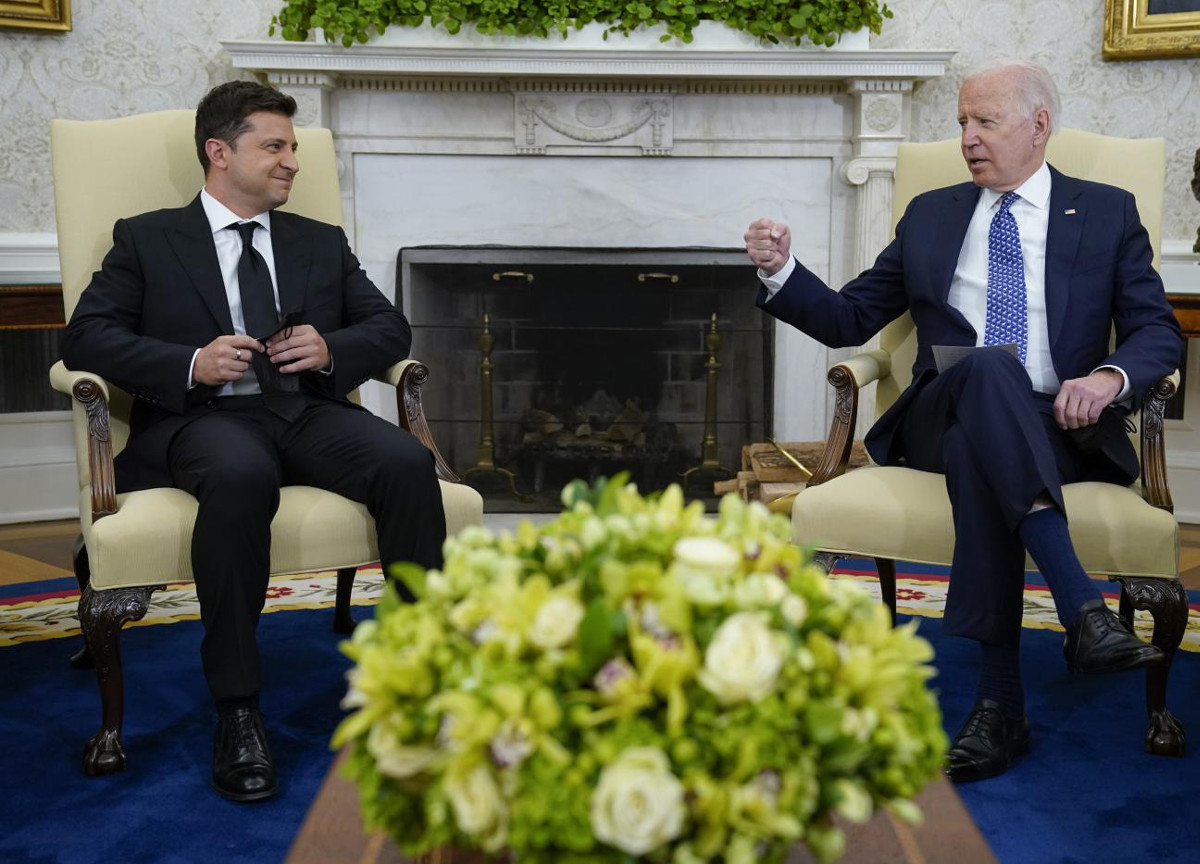 Guerra Ucraina, Cnn: “Biden ha chiesto a Zelensky di lasciare Kiev subito” Guerra Ucraina, Cnn: “Biden ha chiesto a Zelensky di lasciare Kiev subito”