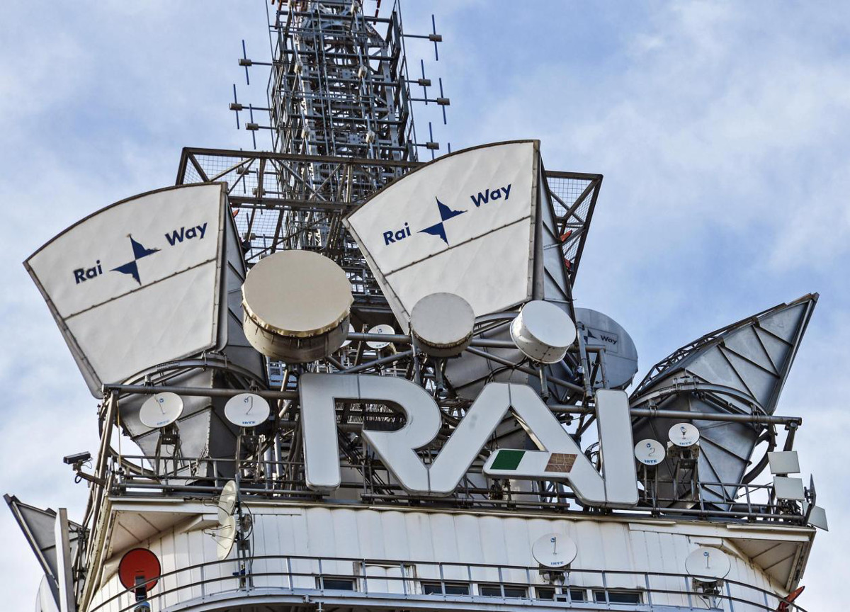 Rai e Mediaset sotto un’unica torre televisiva. Torna il risiko delle antenne Rai e Mediaset sotto un’unica torre televisiva. Torna il risiko delle antenne