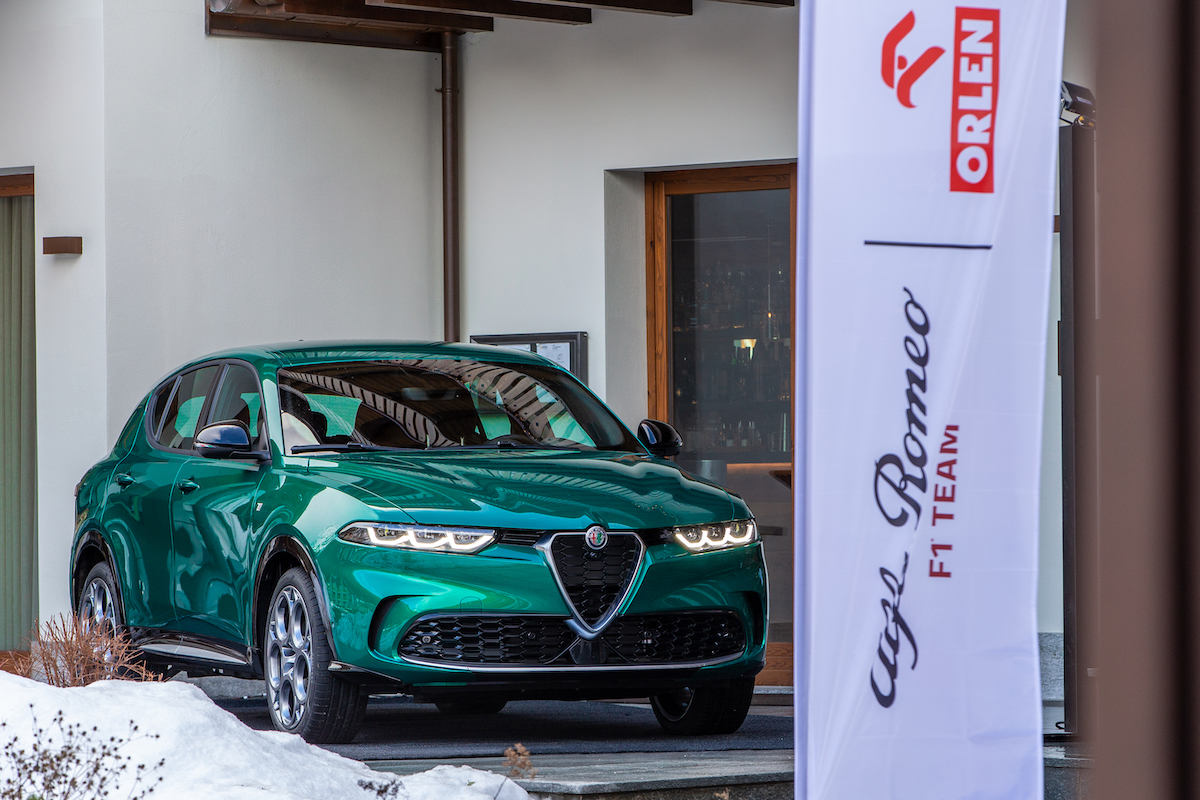 Valtteri Bottas e Zhou Guanyu testano la nuova Alfa Romeo Tonale Valtteri Bottas e Zhou Guanyu testano la nuova Alfa Romeo Tonale