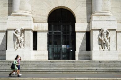 Crisi Ucraina, Ue in recupero. Milano riguadagna la parità. Bene energetici