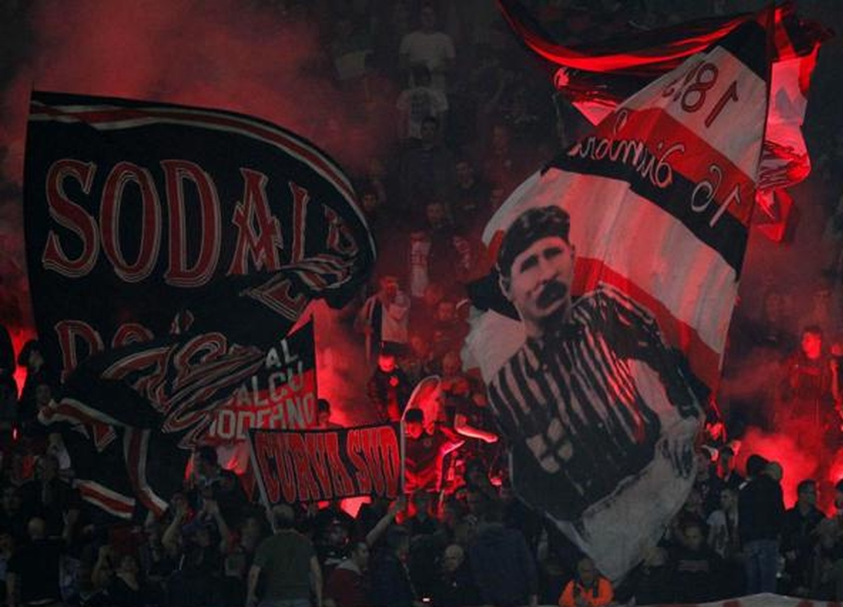 Calcio: biglietti a tifosi con daspo, questore multa Milan Calcio: biglietti a tifosi con daspo, questore multa Milan