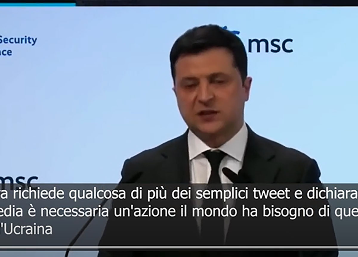 Guerra Ucraina, Cnn: “Biden ha chiesto a Zelensky di lasciare Kiev subito” Guerra Ucraina, Cnn: “Biden ha chiesto a Zelensky di lasciare Kiev subito”