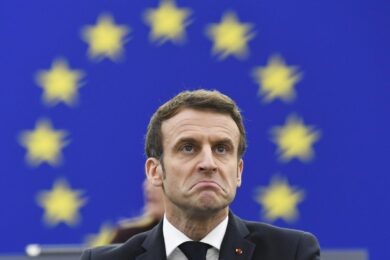 Macron e il peso della crisi Ucraina: il flop con Putin fa risalire la Le Pen
