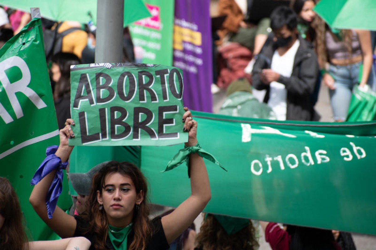 Francia, il Parlamento estende l’aborto da 12 a 14 settimane Francia, il Parlamento estende l’aborto da 12 a 14 settimane