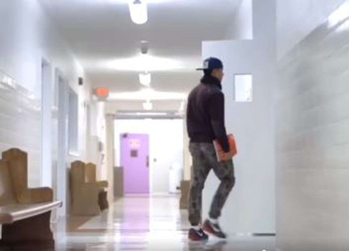 Studente morto a New York, “punizioni primitive”. Vietato uscire dalla stanza