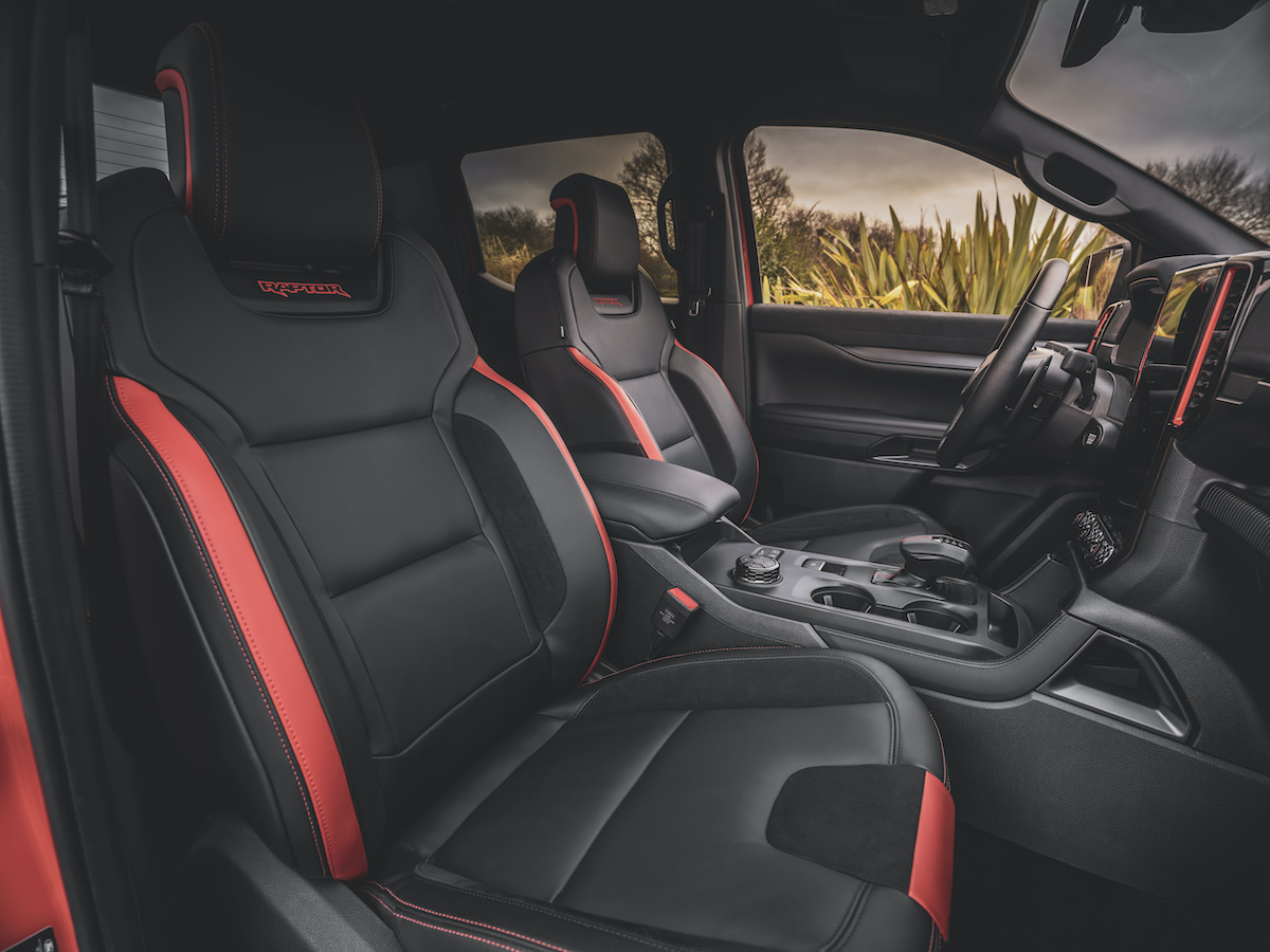 Ford con il nuovo Ranger Raptor riscrive le regole del fuoristrada Ford con il nuovo Ranger Raptor riscrive le regole del fuoristrada