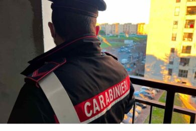 Blitz a Tor Bella Monaca, cacciate 16 persone dagli appartamenti occupati