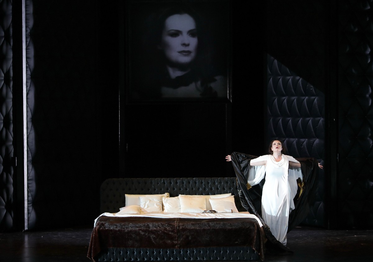 Scala: La Dama di Picche, grande prova di Gergiev, contestata la regia
