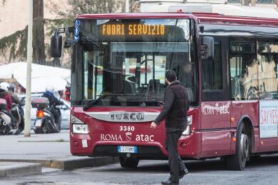Sciopero a Roma, chiuse metro A e metro C. Il venerdì nero dei trasporti
