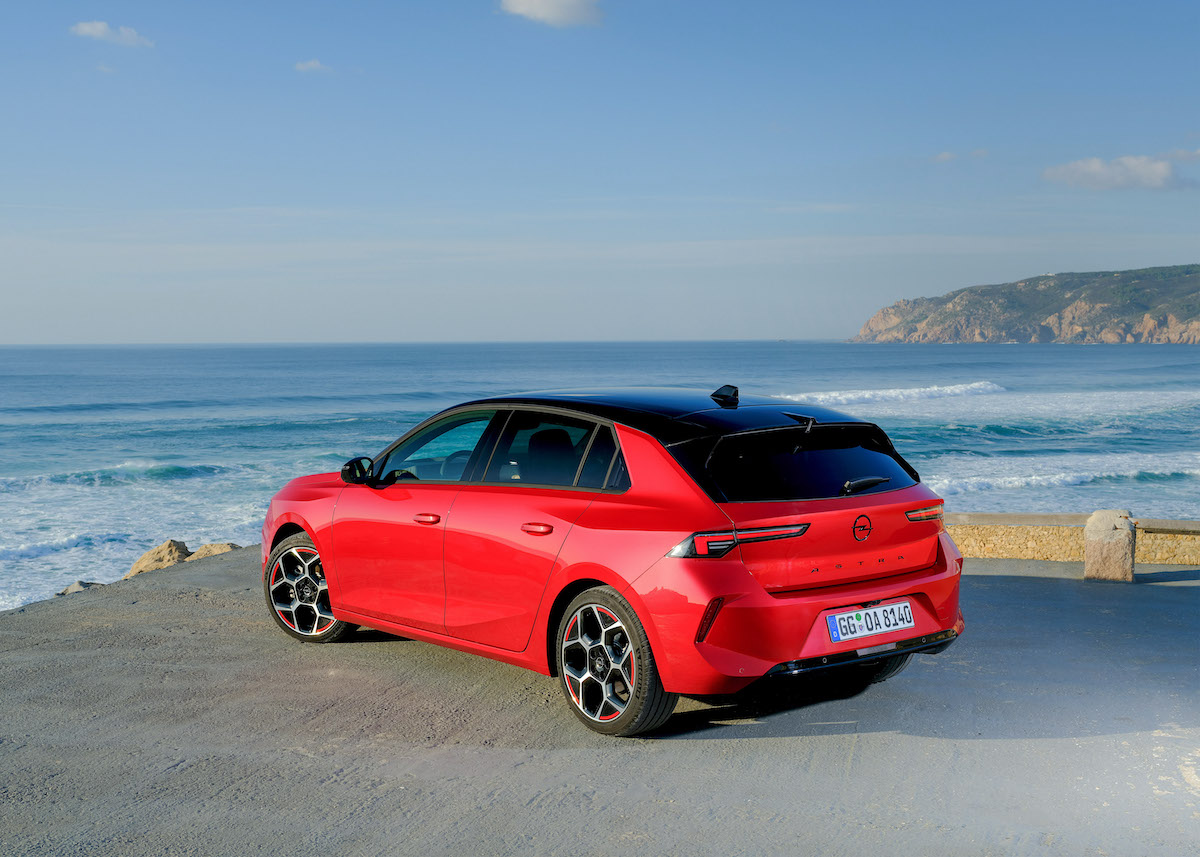 Nuova Opel Astra anche in versione elettrificata Nuova Opel Astra anche in versione elettrificata