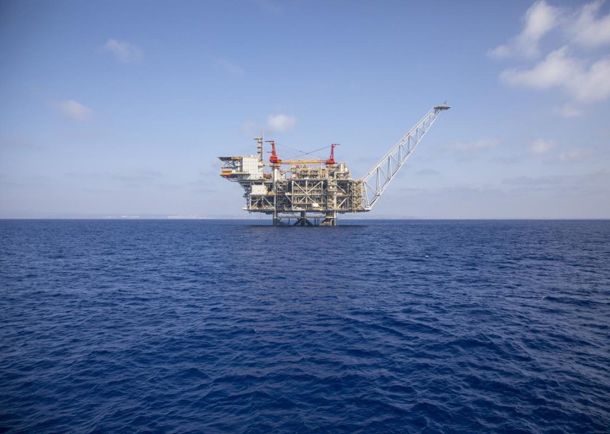 Eni, al via produzione per nuova piattaforma galleggiante in Angola Eni, al via produzione per nuova piattaforma galleggiante in Angola