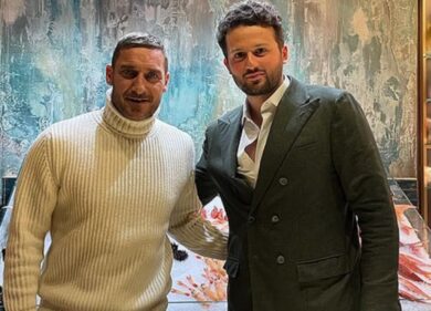 Totti a cena al ristorante a Milano (senza Ilary Blasi)