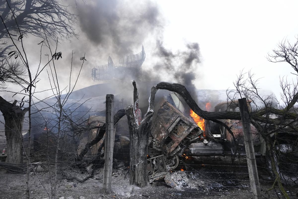 Guerra Ucraina, russi a 32 Km da Kiev. Zelensky: “Ci hanno lasciati soli” Guerra Ucraina, russi a 32 Km da Kiev. Zelensky: “Ci hanno lasciati soli”
