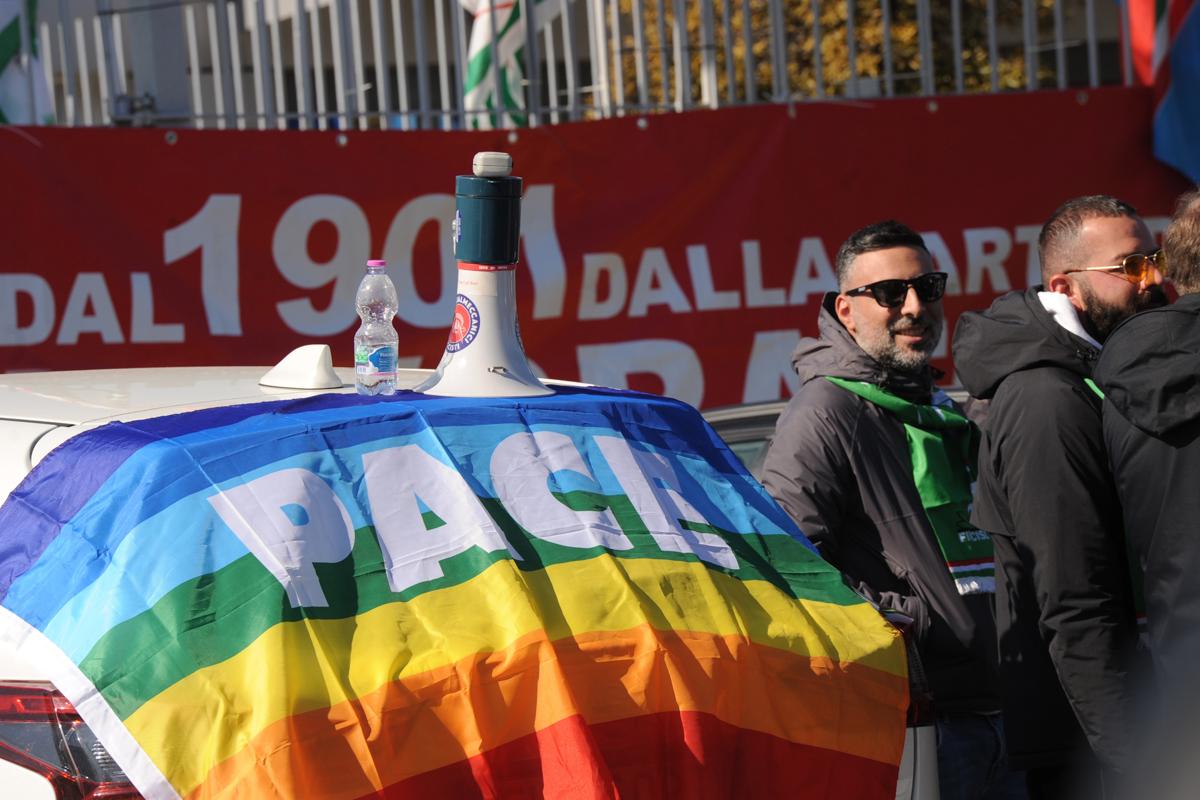 Bosch, i lavoratori di Bari protestano contro i 700 esuberi Bosch, i lavoratori di Bari protestano contro i 700 esuberi