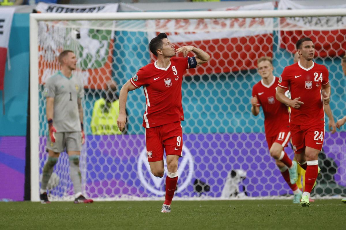 Polonia di Lewandowski rifiuta di giocare playoff Mondiali 2022 con la Russia Polonia di Lewandowski rifiuta di giocare playoff Mondiali 2022 con la Russia