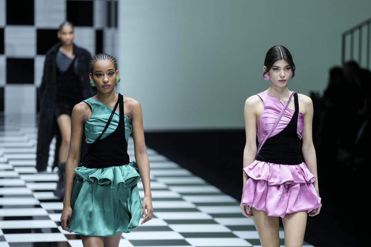 Milano Fashion Week, i dipendenti Armani ospiti alla sfilata di Emporio